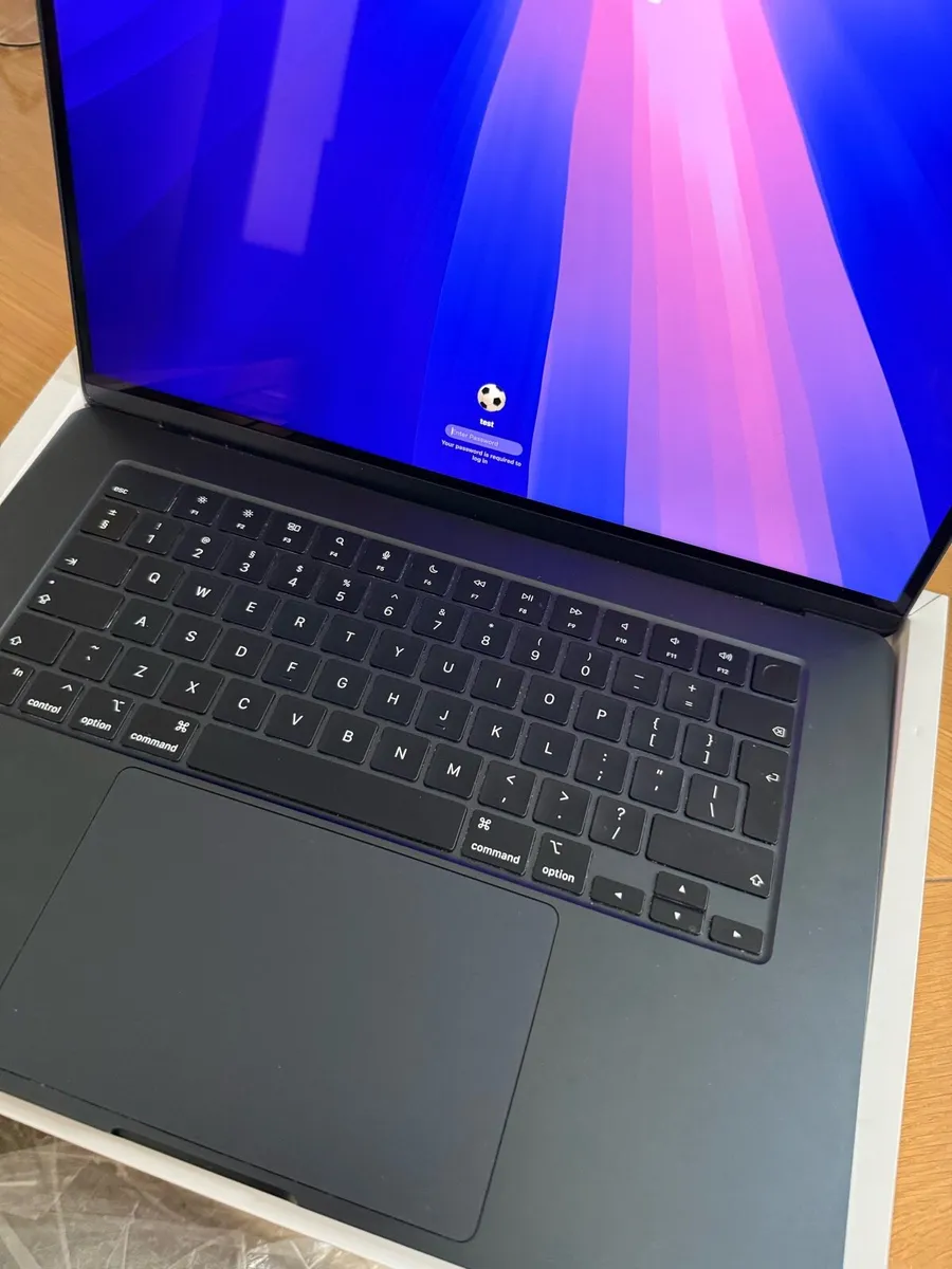 MacBook Air 2023 15” M2 high spec - Image 3