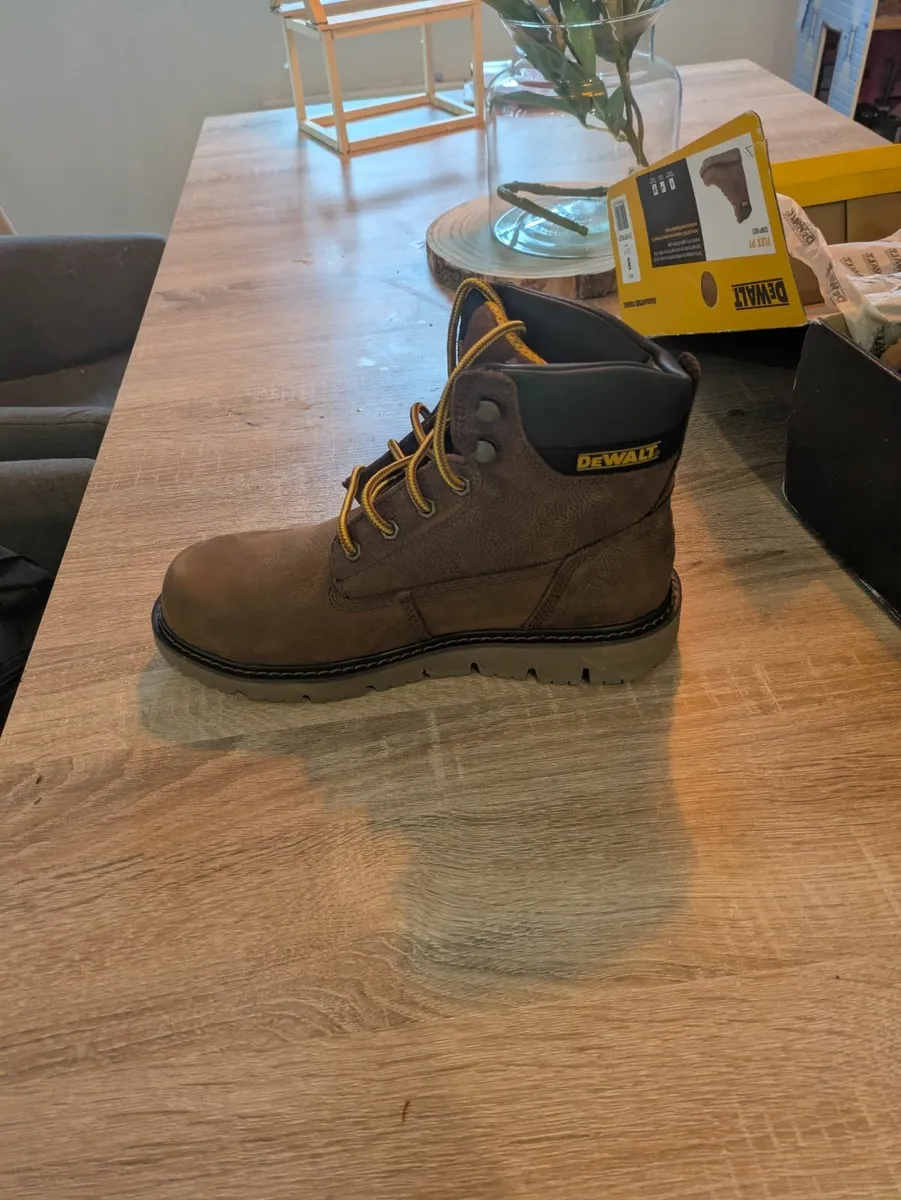 Steel toe cap dewalt boots - Image 3