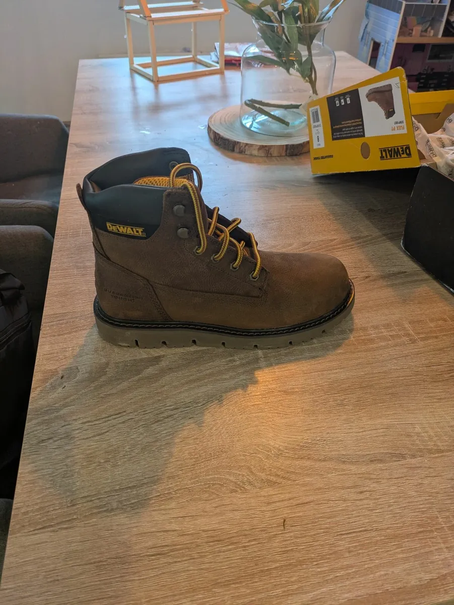 Steel toe cap dewalt boots - Image 1