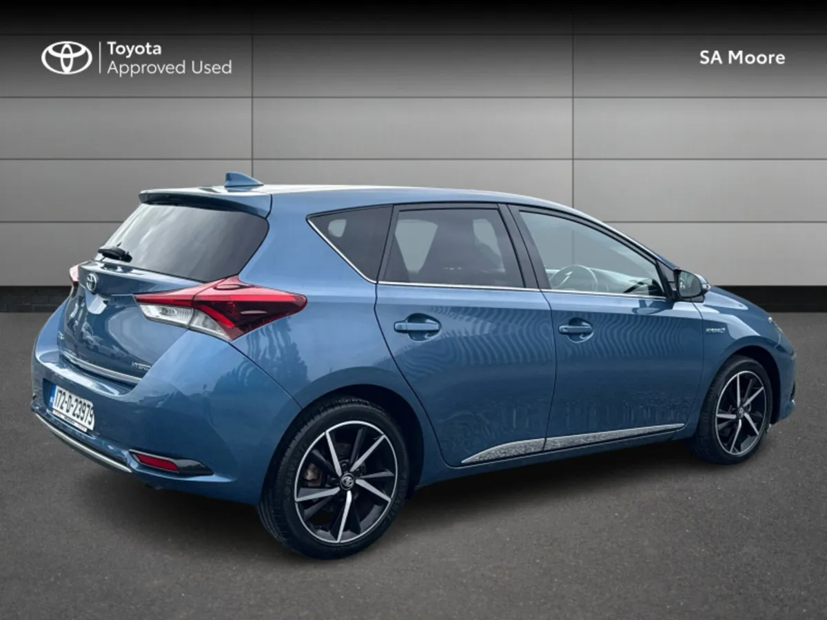Toyota Auris HYBRID DESIGN - Image 2