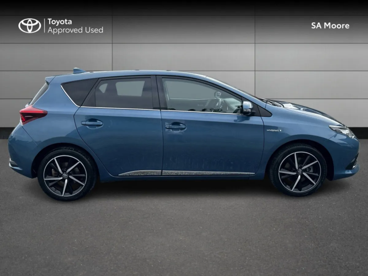 Toyota Auris HYBRID DESIGN - Image 3