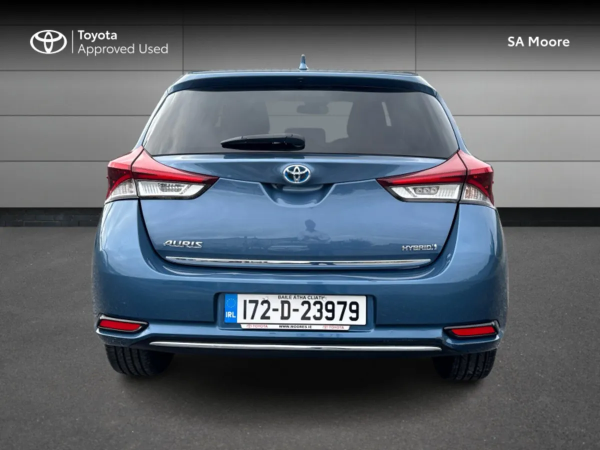 Toyota Auris HYBRID DESIGN - Image 4