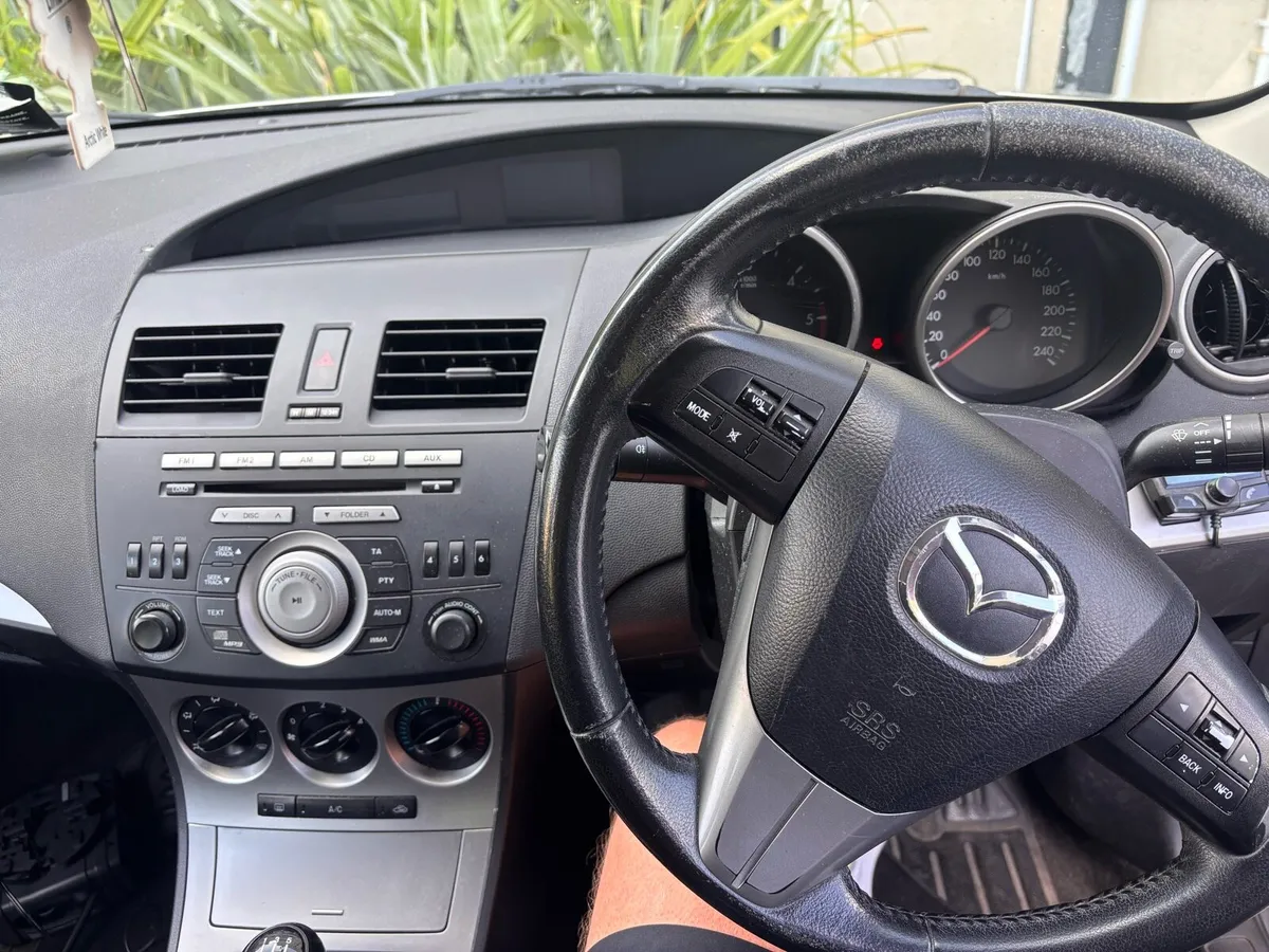 Mazda 3 1.6D Executive 4DR Diesel - Image 3