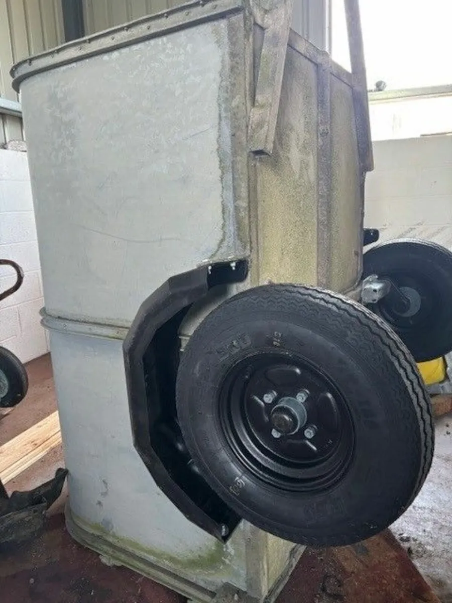 Dog Trailer - Image 2