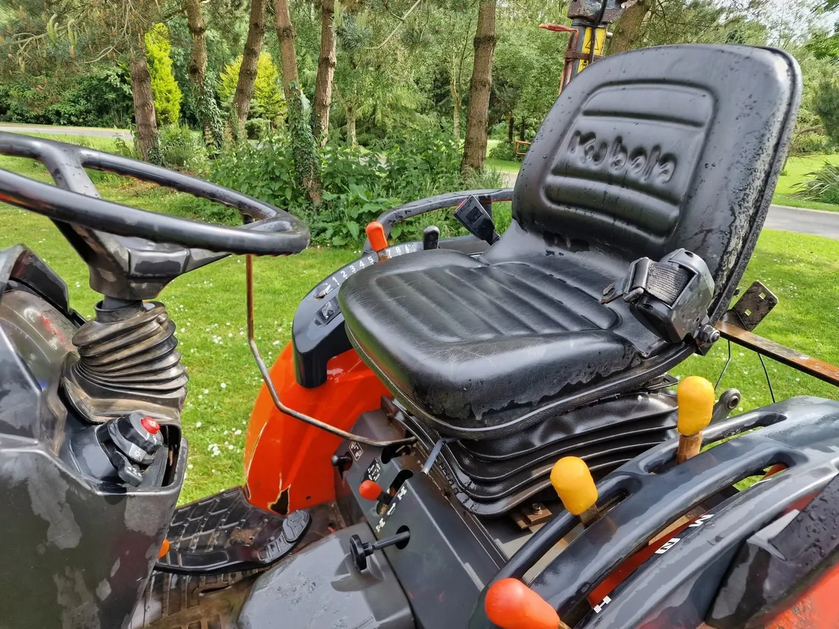 Kubota B3150 Compact Tractor 800 hours - Image 4