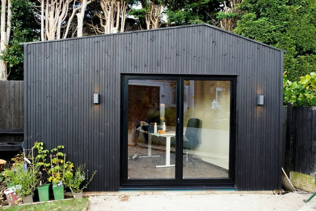 Black garden rooms - Image 1