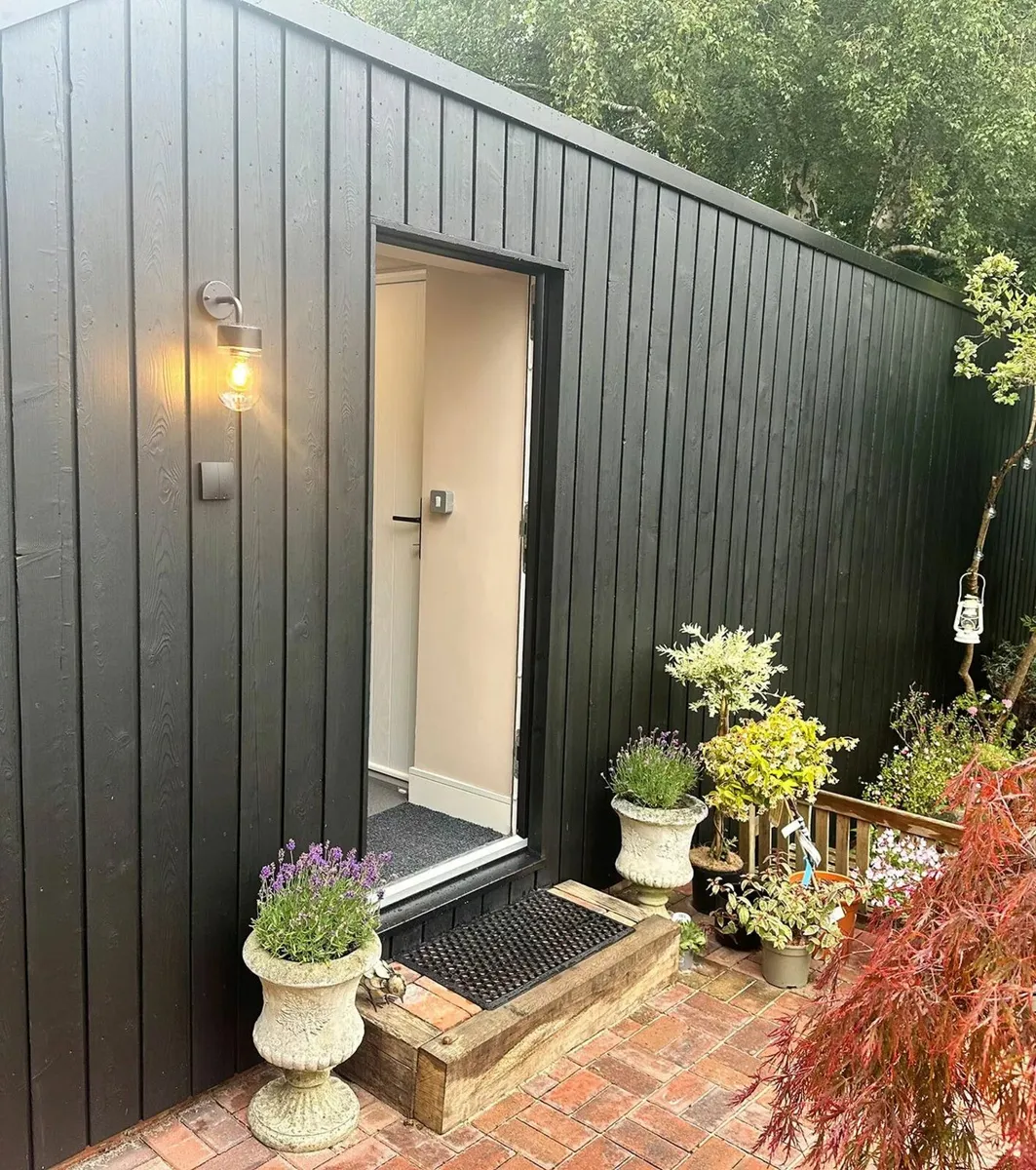 Black garden rooms - Image 2