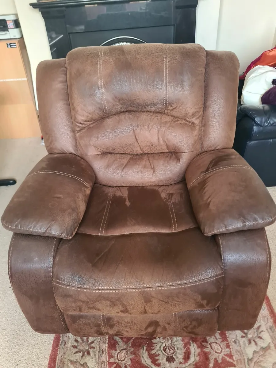 RECLINER ARMCHAIR - Image 1