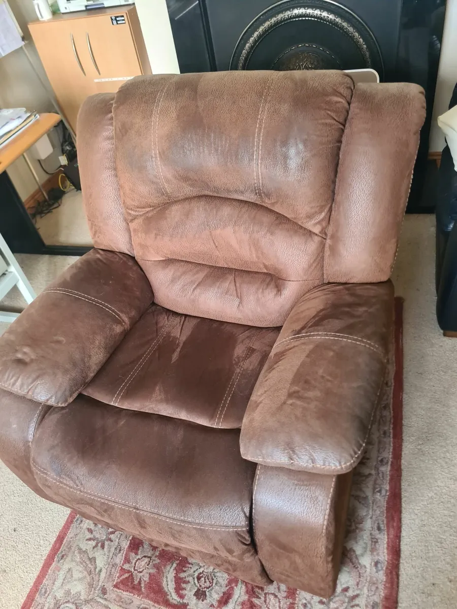 RECLINER ARMCHAIR - Image 2