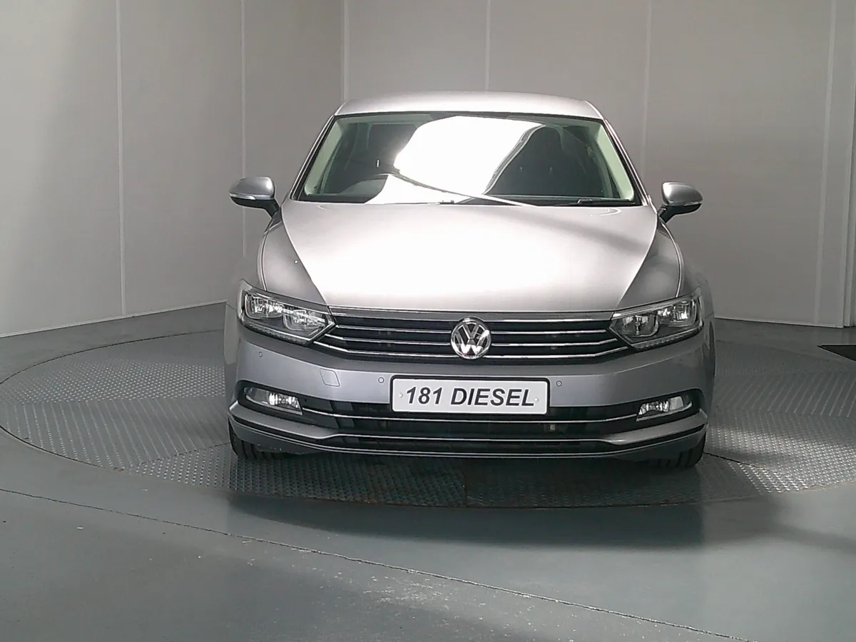 Volkswagen Passat 2018 - Image 2