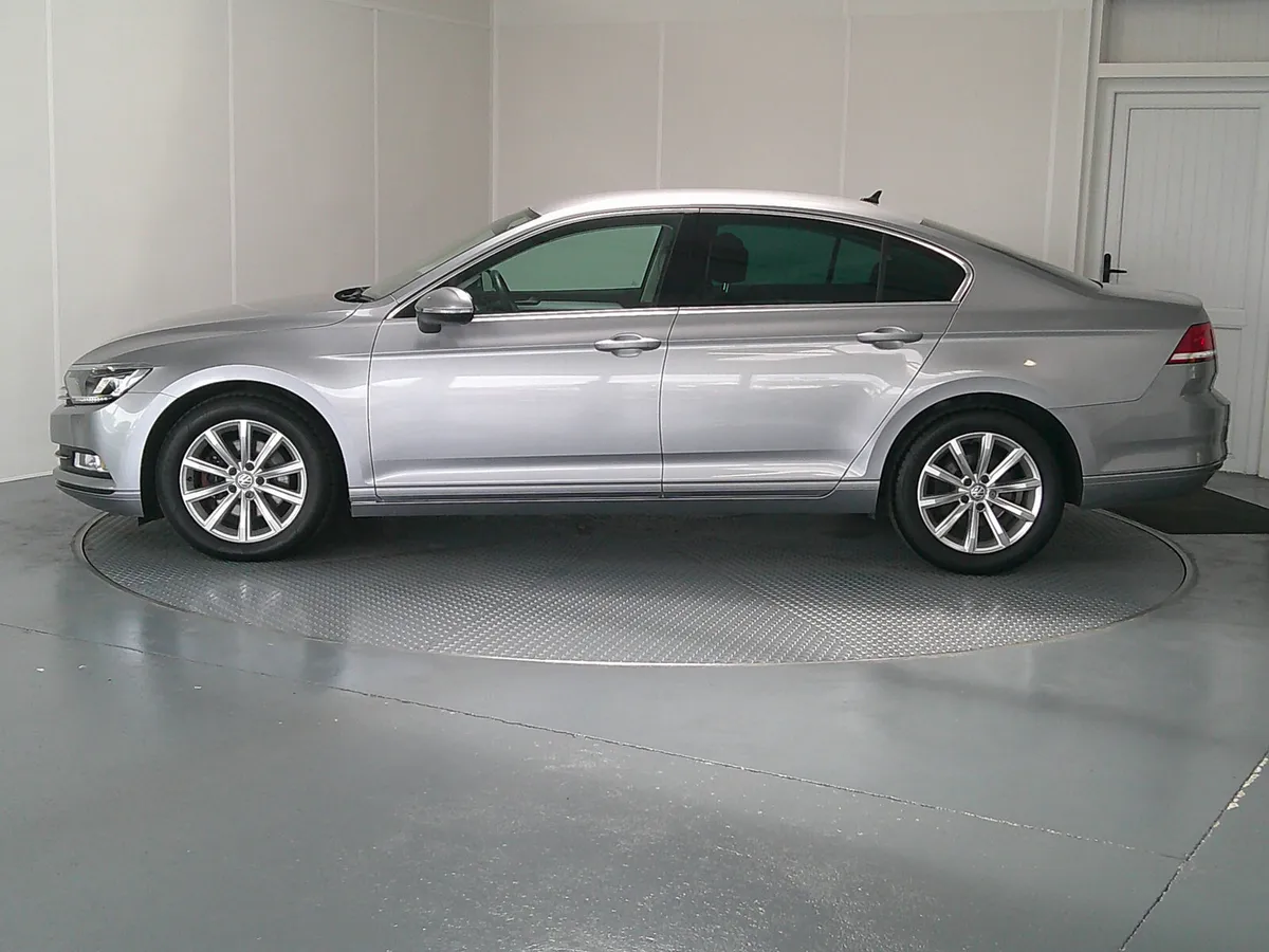 Volkswagen Passat 2018 - Image 4