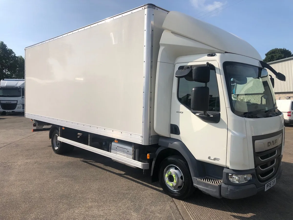 2019 Daf lf 7500 kg 21 ft GRP box body - Image 1