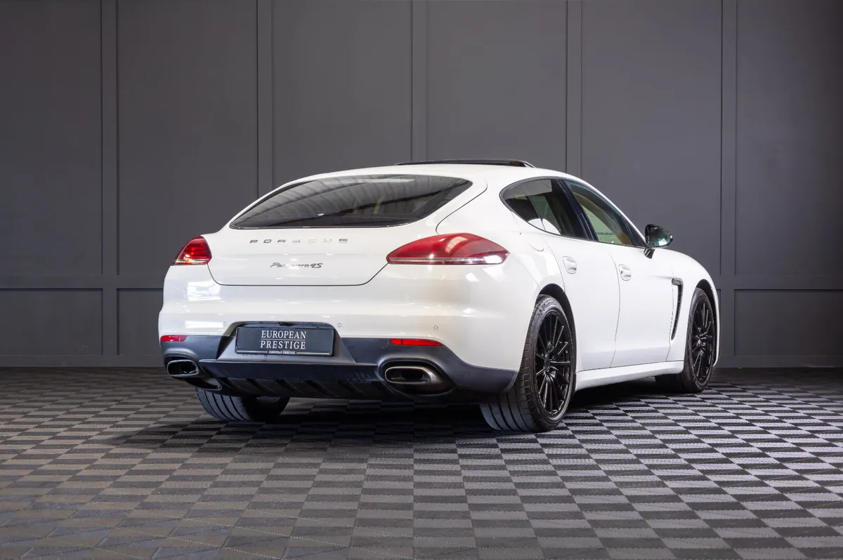 142 Porsche Panamera V6 Diesel - Image 3