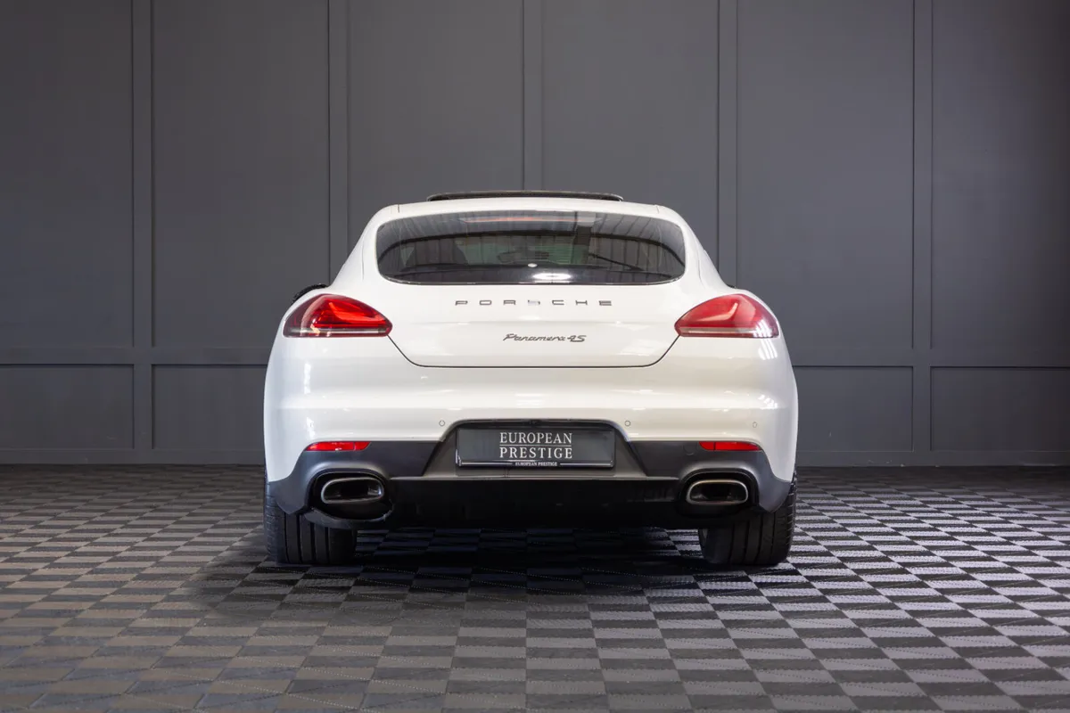 142 Porsche Panamera V6 Diesel - Image 4