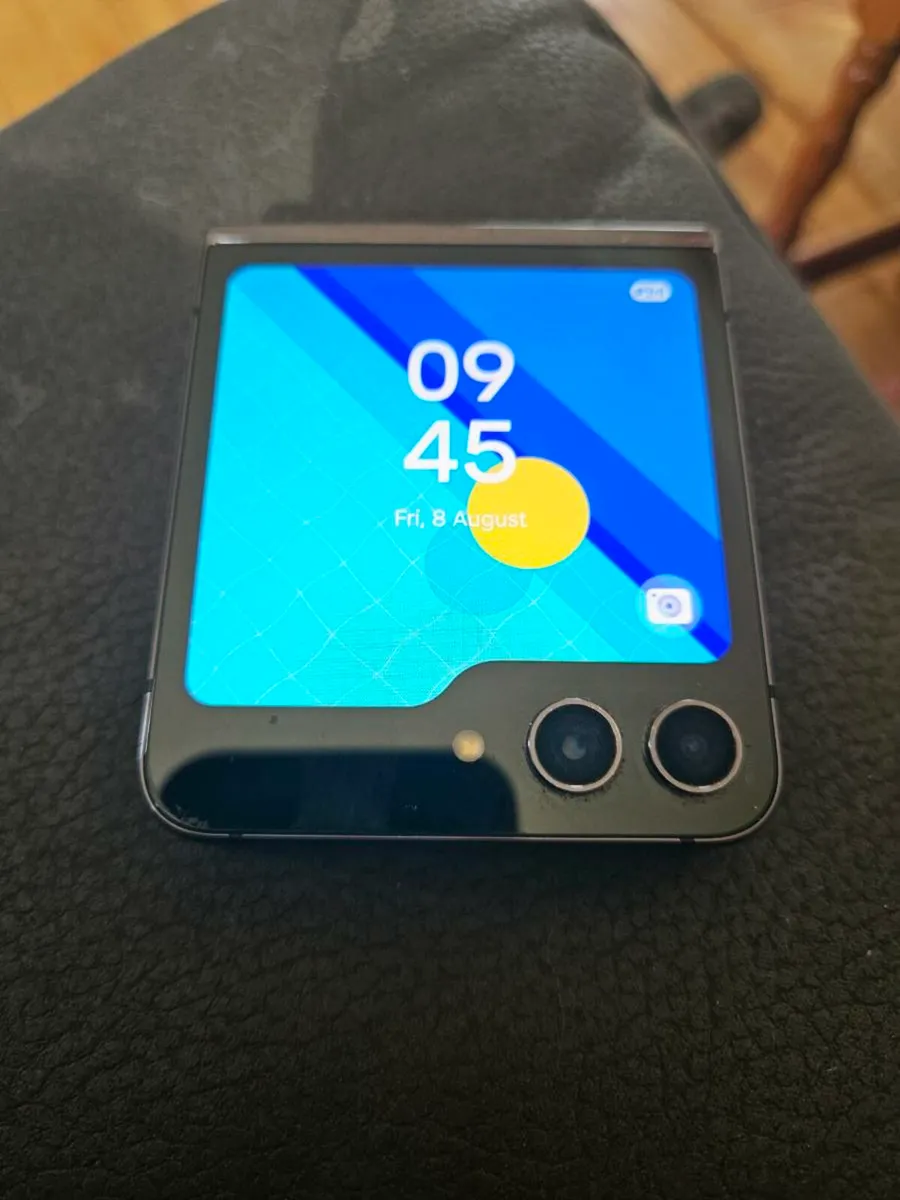 Mobil phone - Image 1