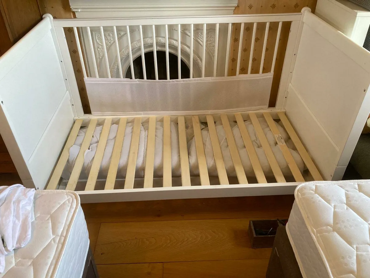 Cot bed