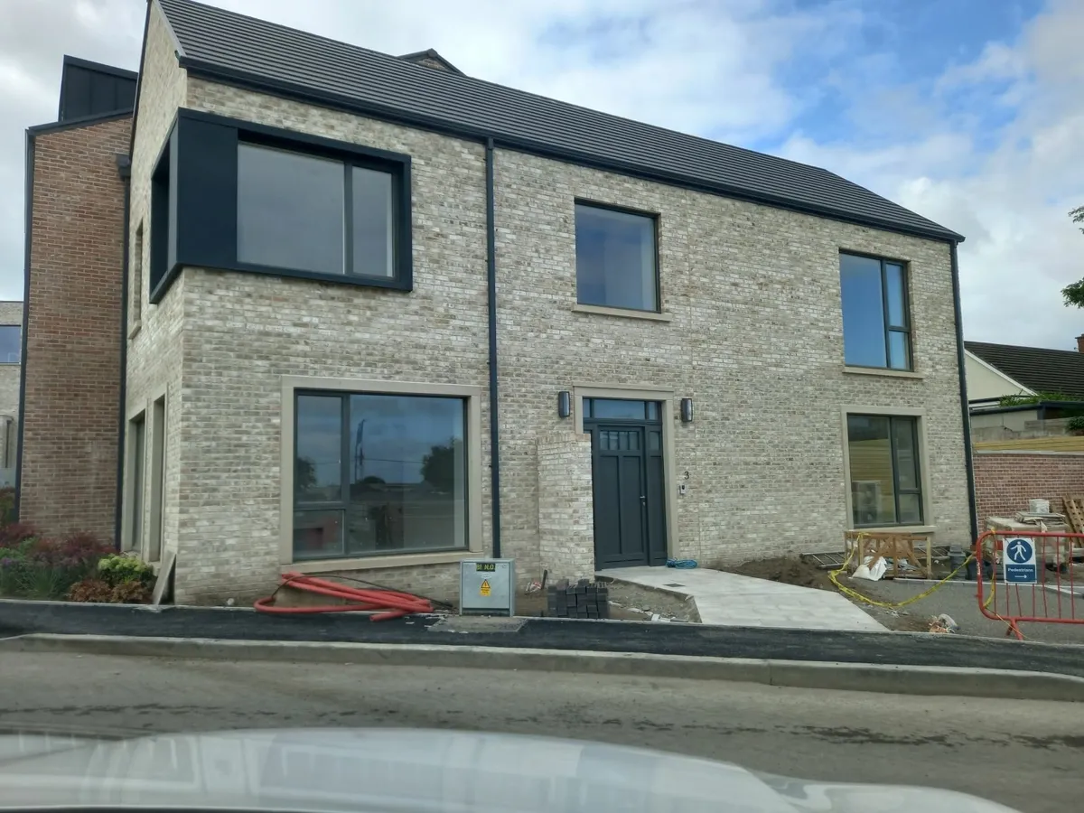 Blocklayer, bricklayer, stonemason - Image 1