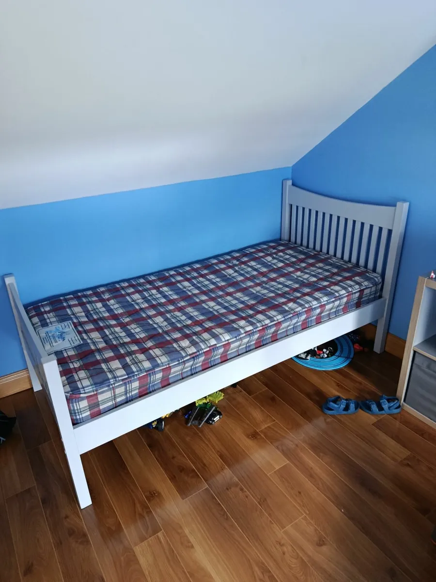 Single bed - Image 2