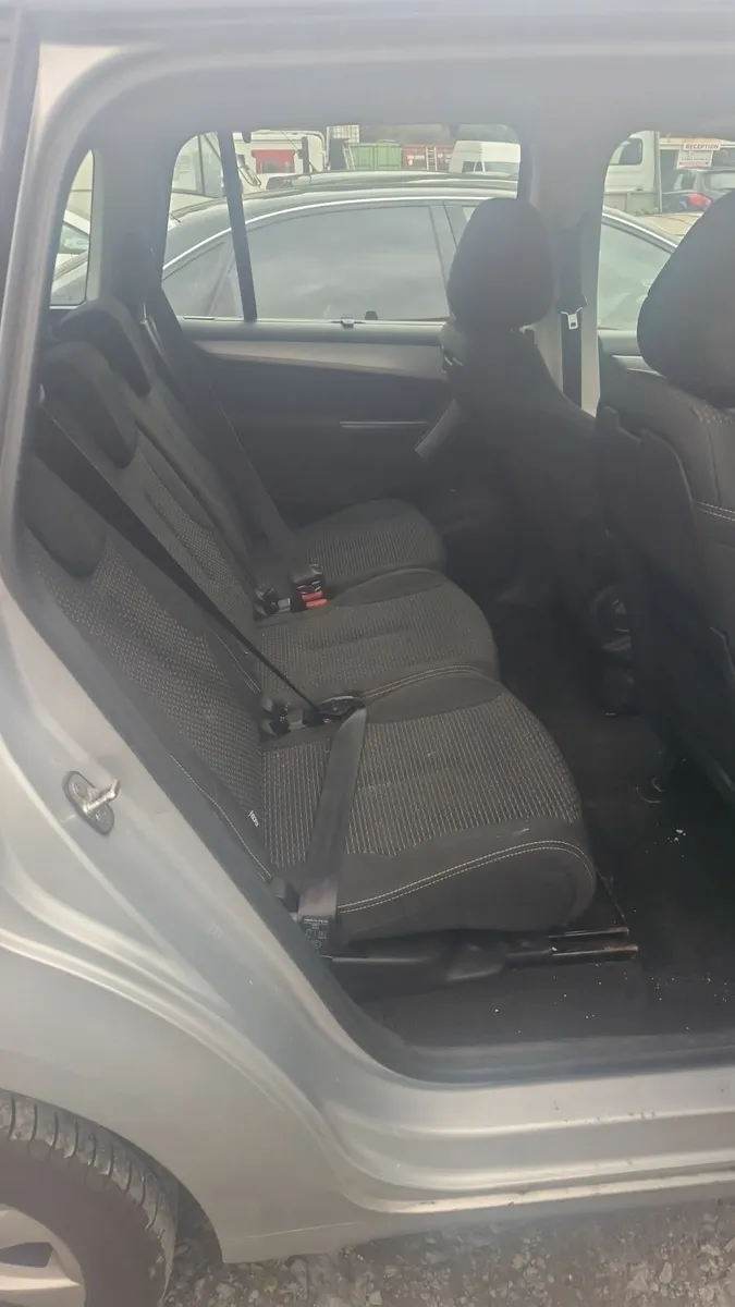 Citroen C4 2010 automatic - Image 3