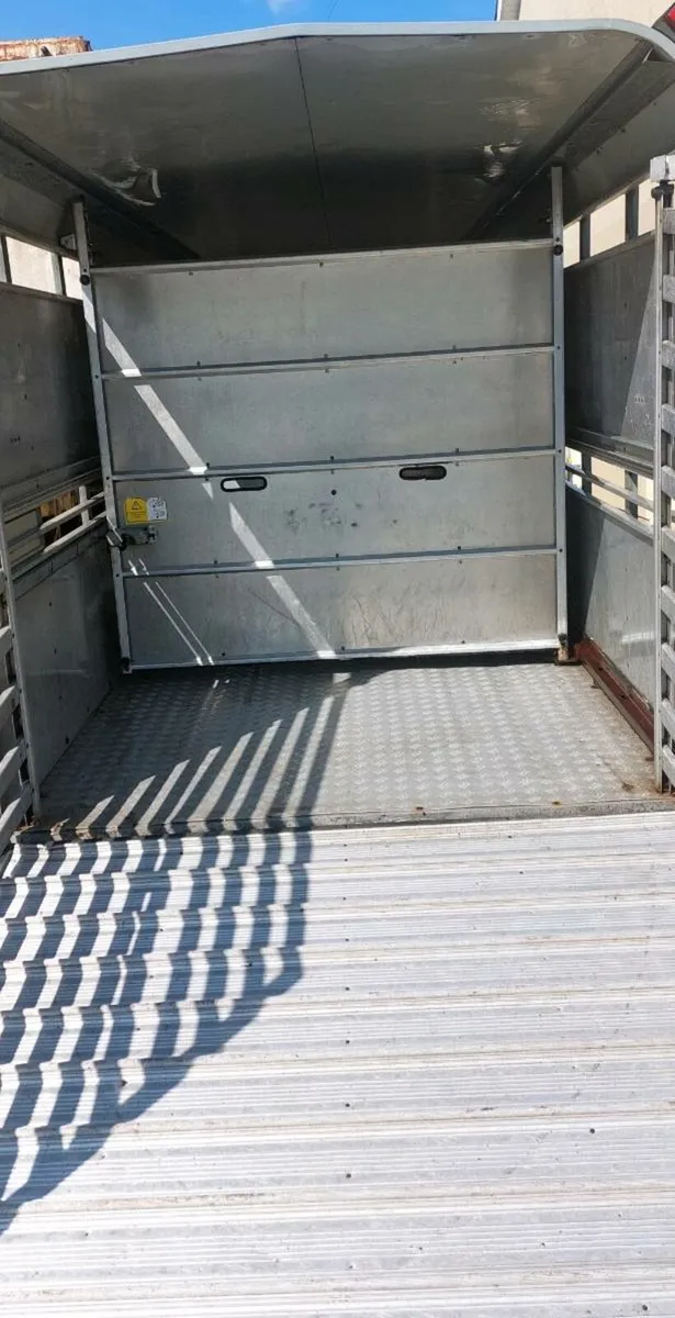 cattle trailer  14x6 tri axle - Image 4