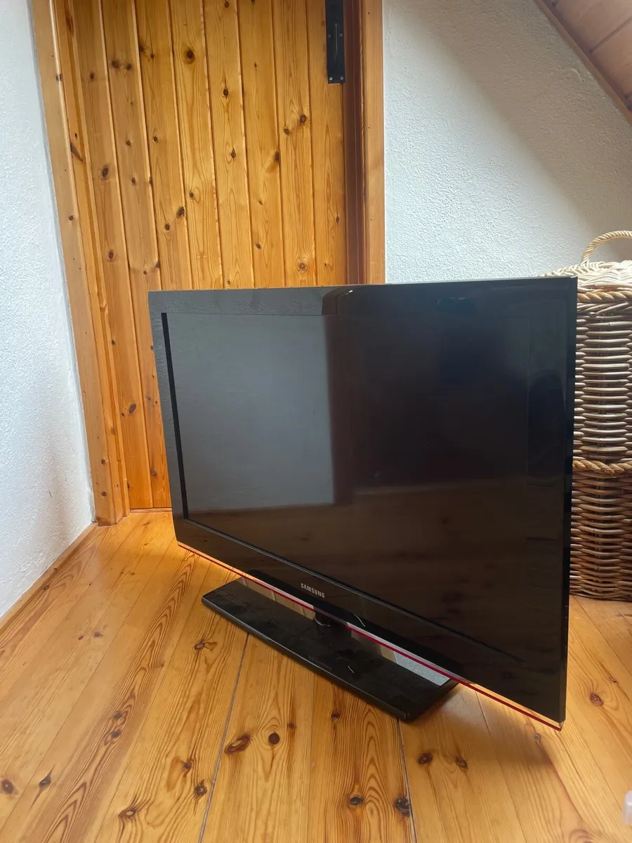 40” Samsung Flatscreen TV - Image 1