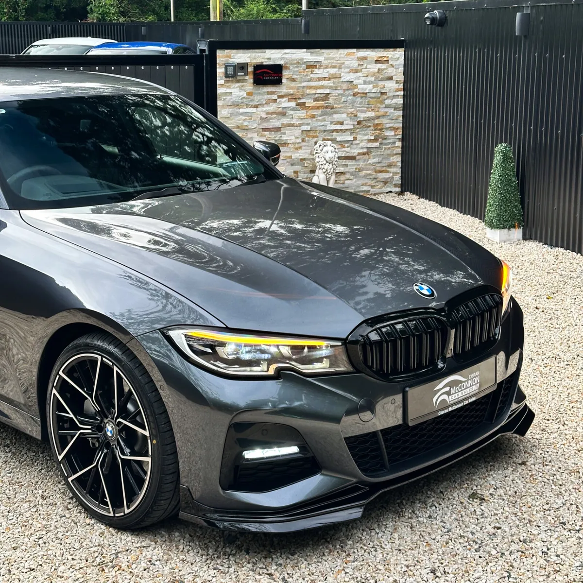 2021 (221)  BMW 330e M-SPORT  290BHP - Image 2