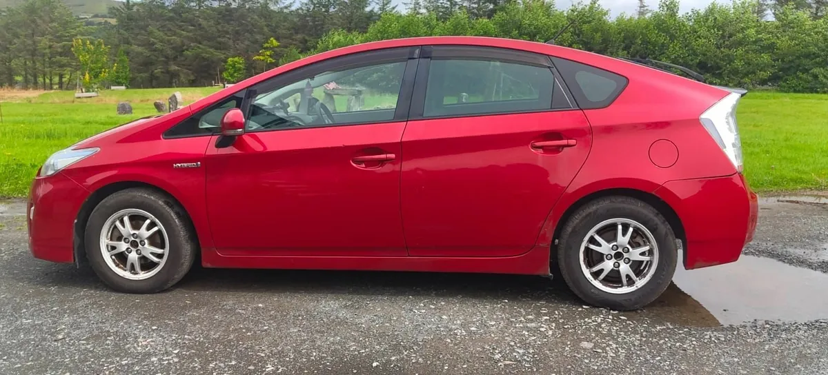 2011 Toyota Prius Hybrid - Image 2