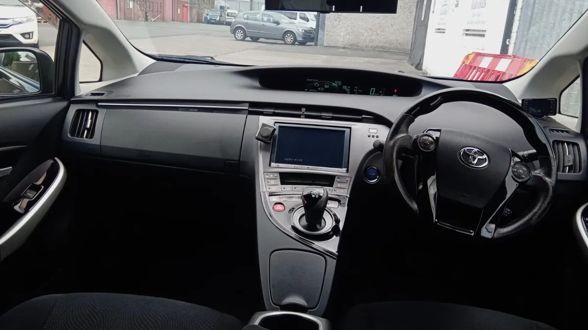 2013 hybrid ( low miles ) - Image 4