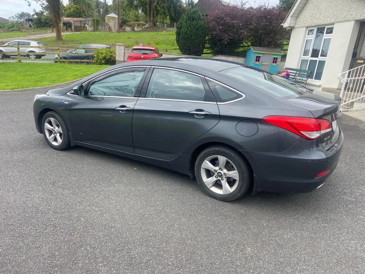 Hyundai i40 1.7dsl executive - Image 3