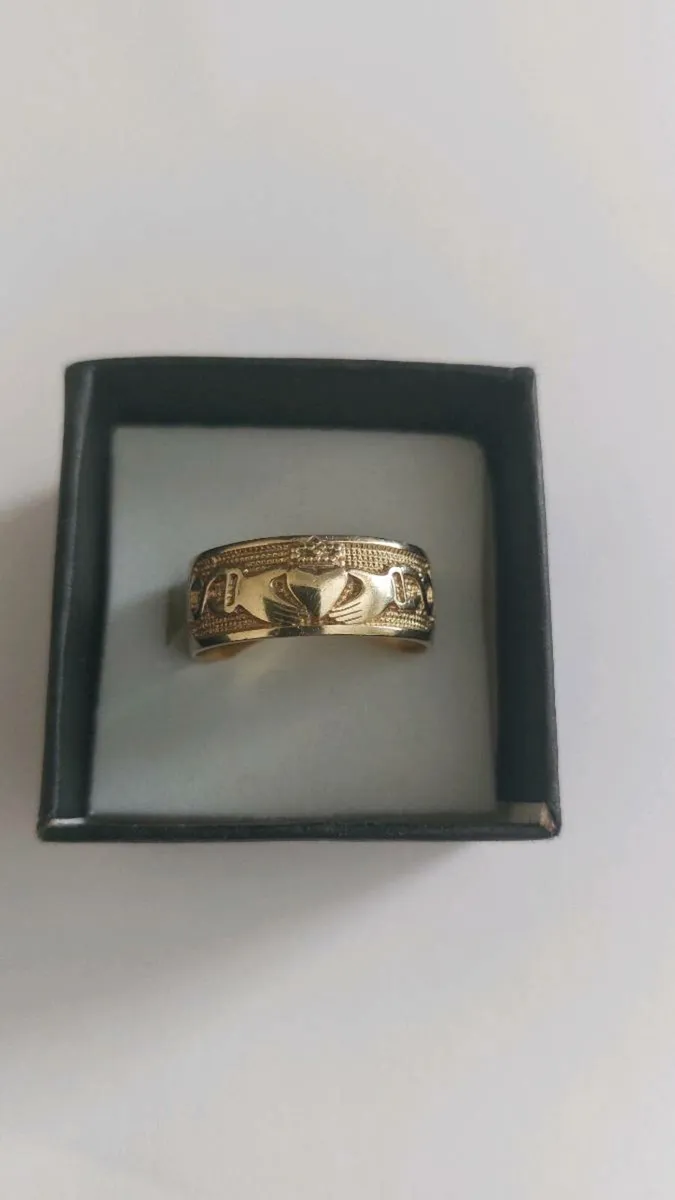 9ct gold ring - Image 1
