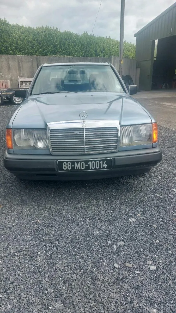 Vintage car - Image 2