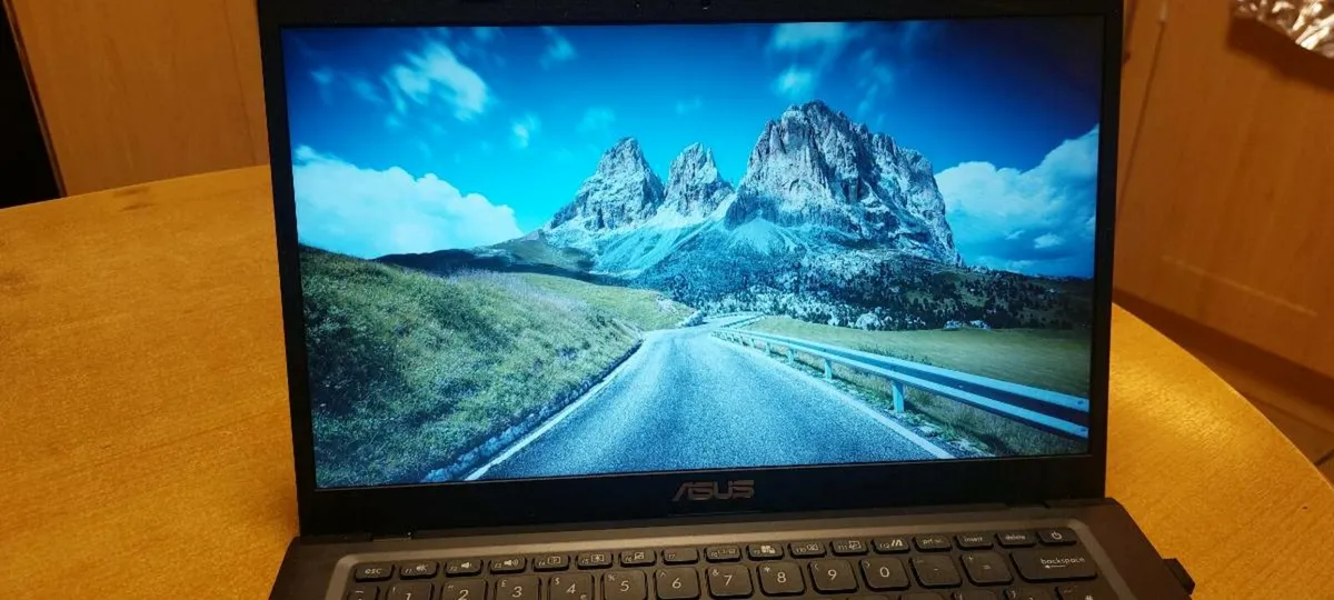 Laptop - Image 3