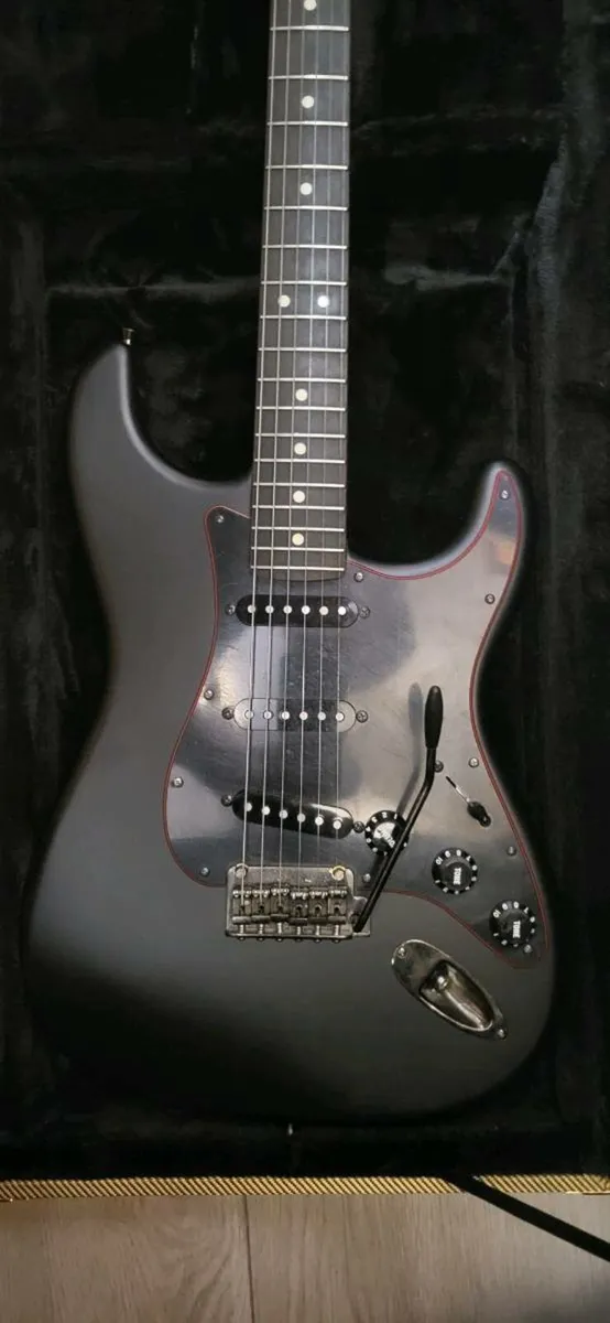 Fender limited edition hybrid ii strat - Image 1