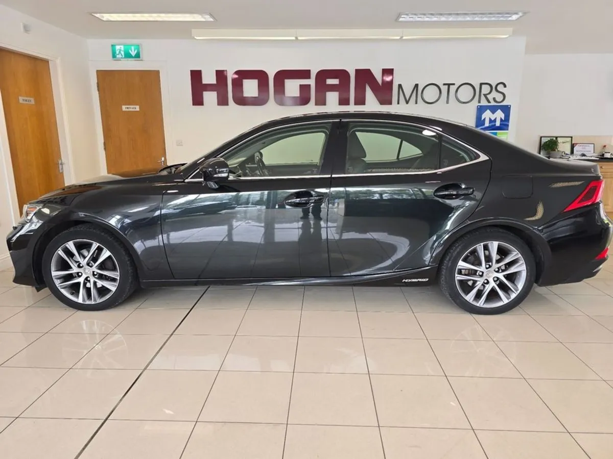 Lexus IS300h Luxury Hybrid Automatic Saloon - Image 4