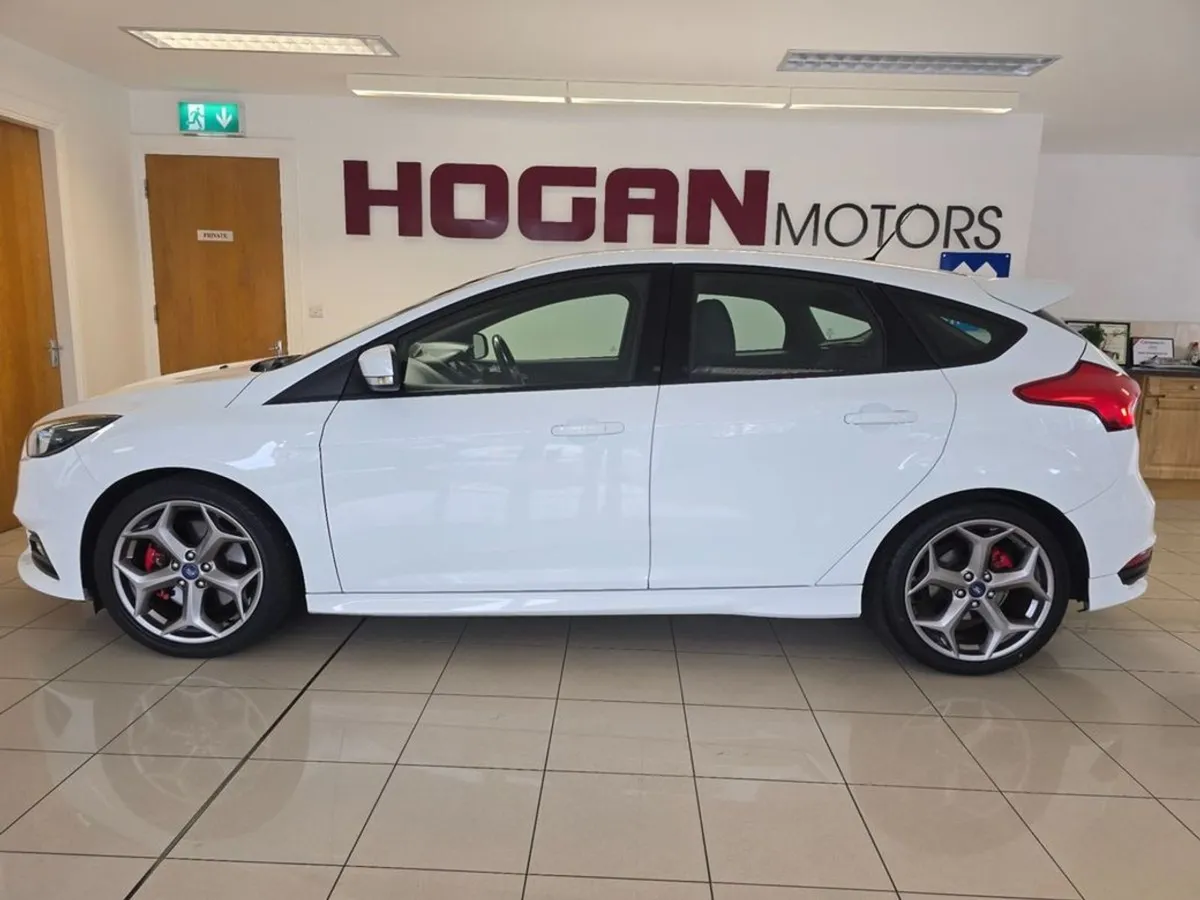 Ford Focus ST2 2.0 250PS 5DR H/B - Image 4
