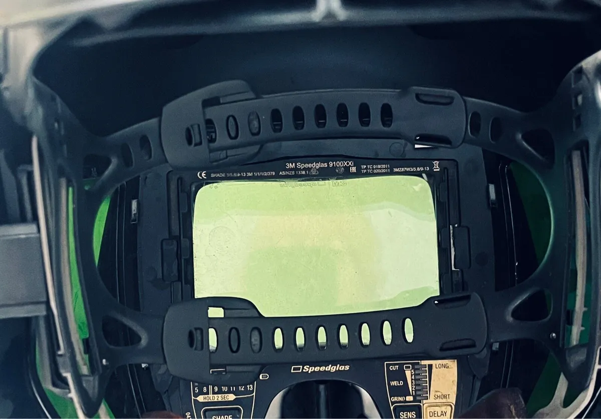 Speedglas 3M 9100 xxi autodarkening welding Helmet - Image 3