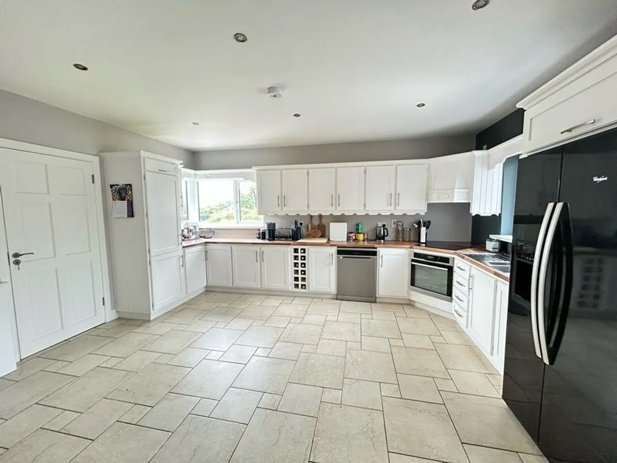 Kitchen & appliances - Image 1