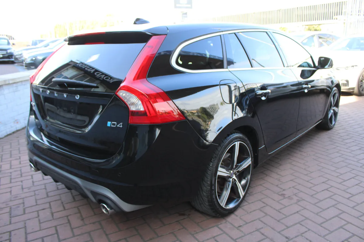 VOLVO V60 2.0D4 R-DEGIGN 5DR ESTATE AUTOMATIC - Image 4