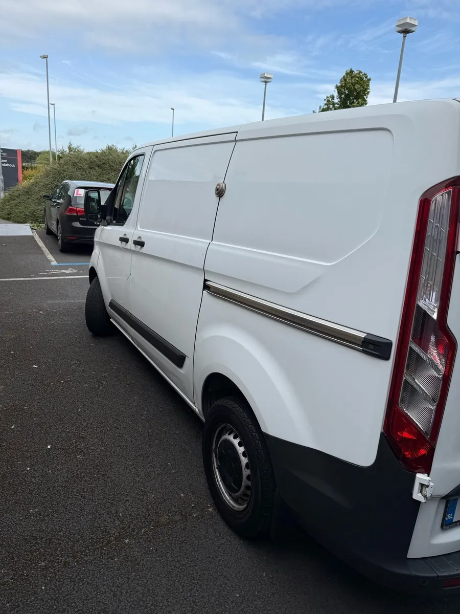 Ford Transit Custom SWB - Image 2