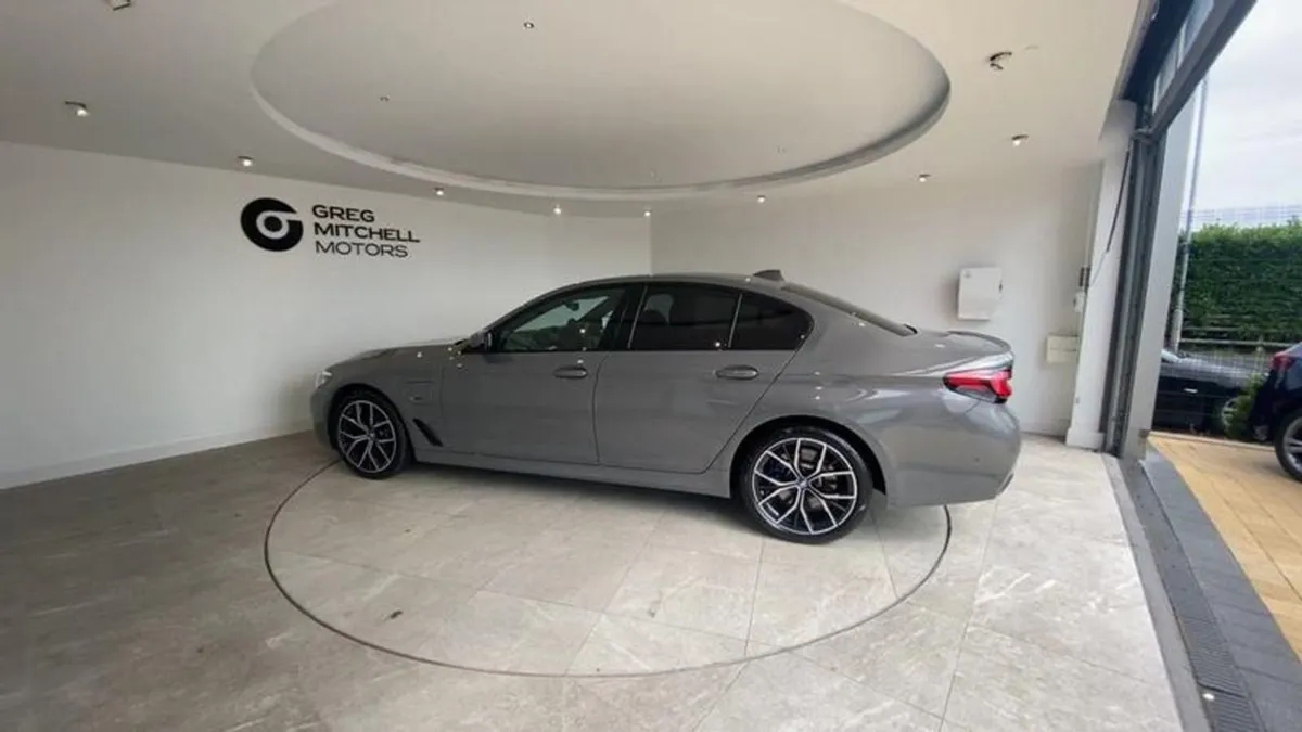 BMW 5 Series 530e M Sport 4dr Auto - Image 2