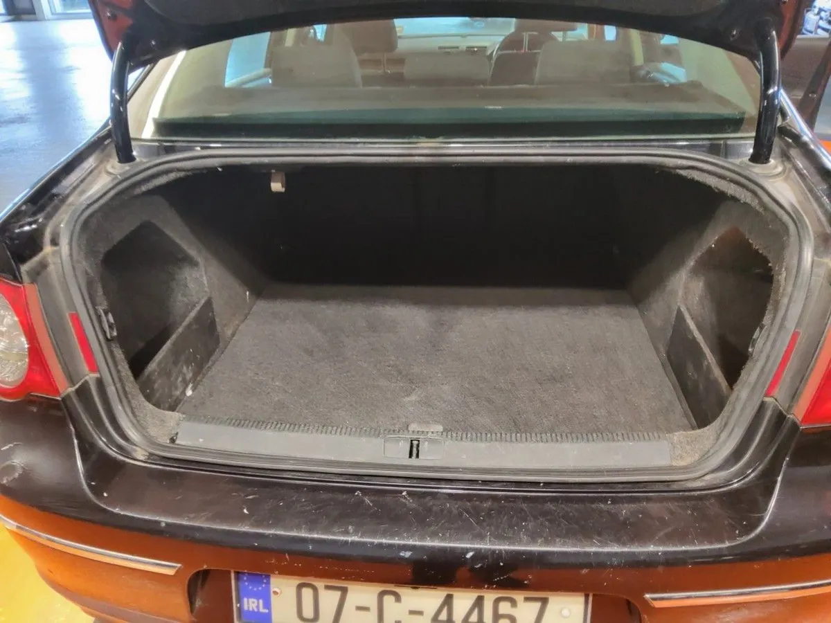 Volkswagen Passat 1.6 FSI Comfortline - Image 3