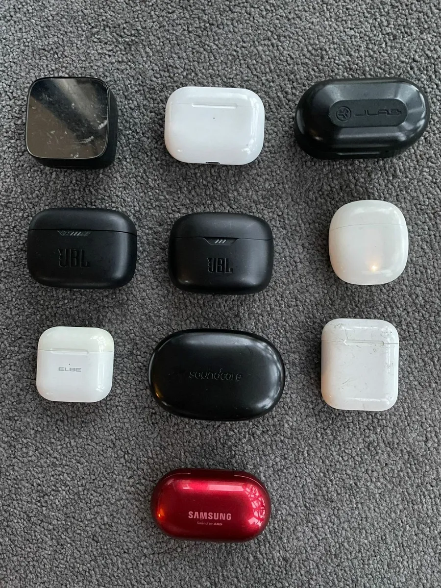 Earbuds\AirPods Job Lot - Image 1
