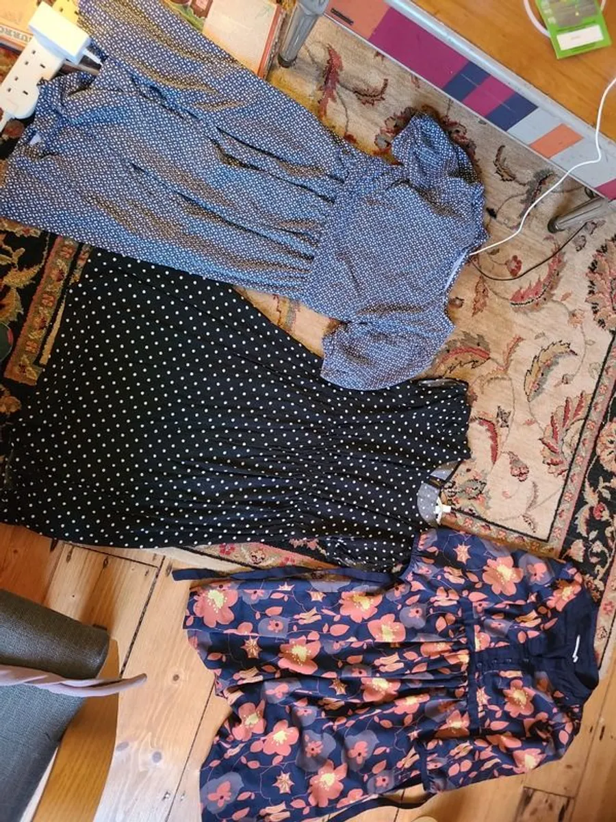 Maternity clothes size 8-10 - Image 4