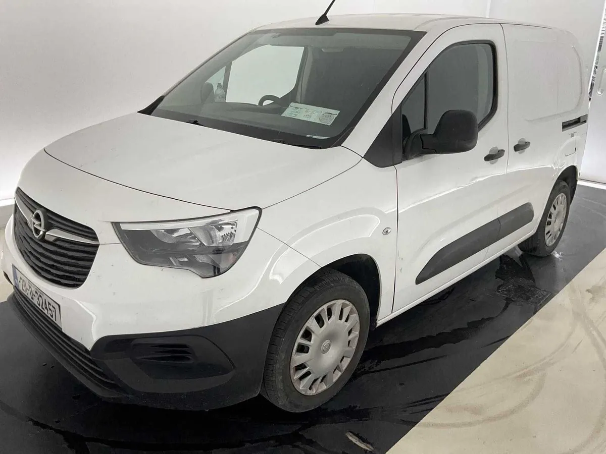 2021 Opel Combo in Auction - Image 1