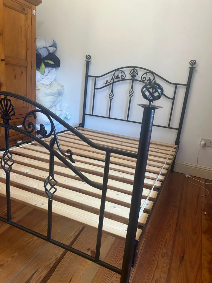 Bed frame - Image 1