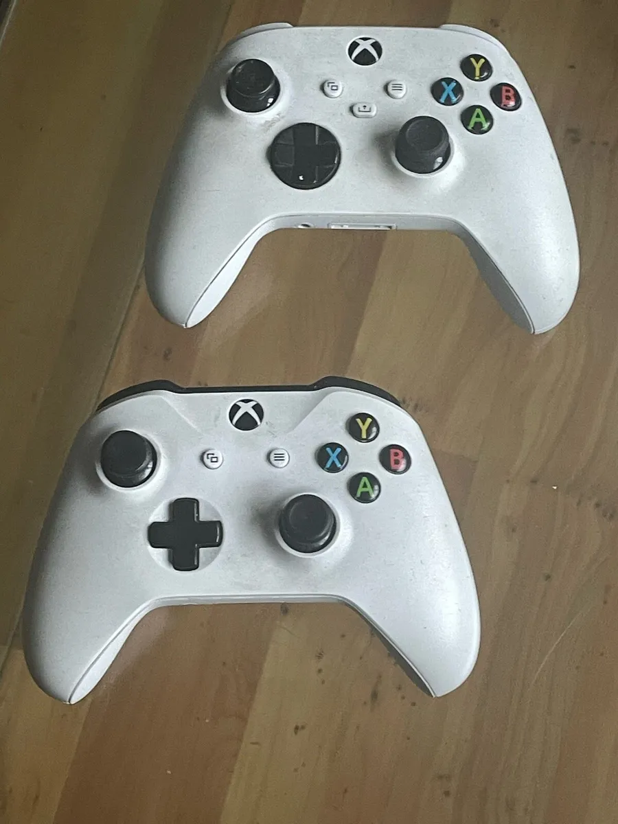 X Box One S with 2 controllers and cables - Image 4