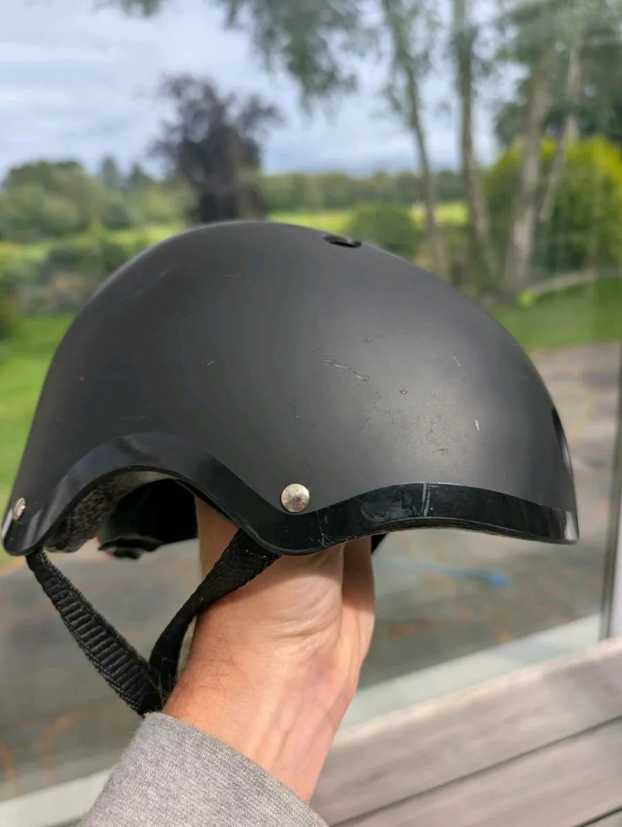 Child's Mini Hornet cycle helmet - Image 4