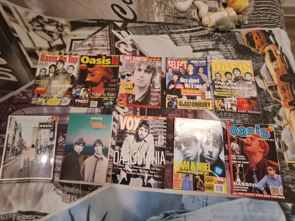 1990s Oasis band magazines mint rare - Image 1