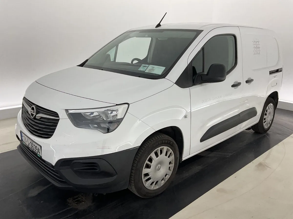 2021 Opel Combo in Auction - Image 1