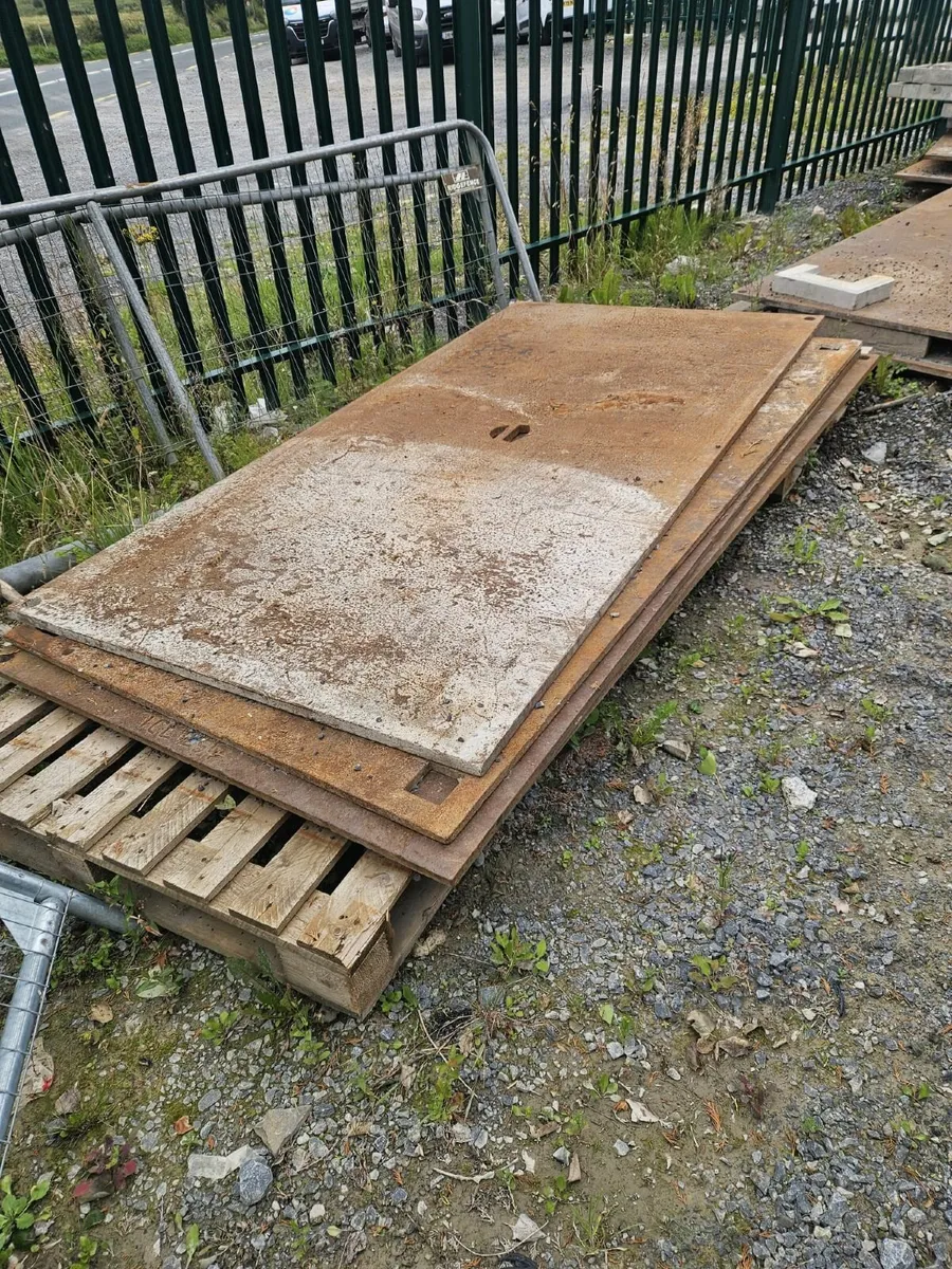 Road Plates - Image 1